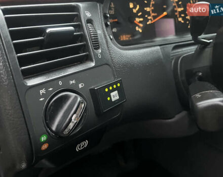 Черный Мерседес Е-Класс, объемом двигателя 2 л и пробегом 358 тыс. км за 2600 $, фото 12 на Automoto.ua