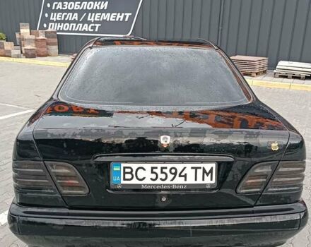 Черный Мерседес Е-Класс, объемом двигателя 2.2 л и пробегом 485 тыс. км за 4250 $, фото 5 на Automoto.ua