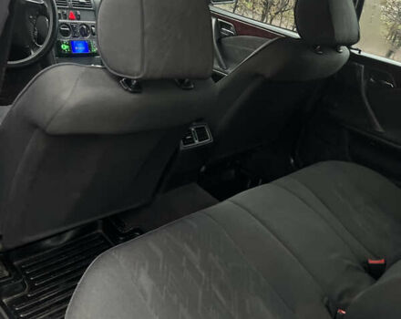 Черный Мерседес Е-Класс, объемом двигателя 2 л и пробегом 358 тыс. км за 2600 $, фото 14 на Automoto.ua