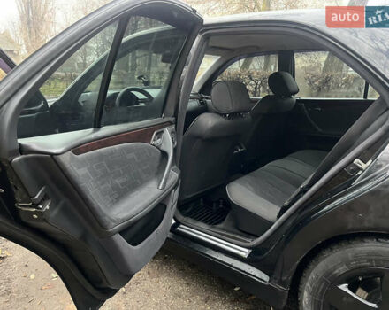 Черный Мерседес Е-Класс, объемом двигателя 2 л и пробегом 358 тыс. км за 2600 $, фото 15 на Automoto.ua