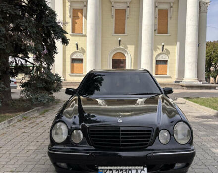 Черный Мерседес Е-Класс, объемом двигателя 3.2 л и пробегом 570 тыс. км за 4000 $, фото 2 на Automoto.ua