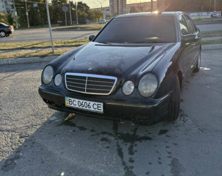 Черный Мерседес Е-Класс, объемом двигателя 2 л и пробегом 365 тыс. км за 3000 $, фото 2 на Automoto.ua