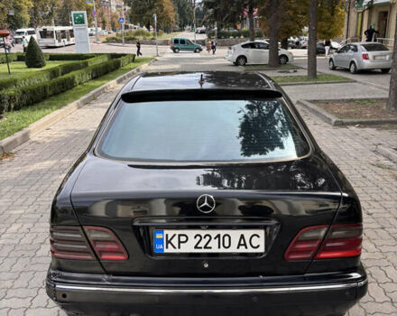 Черный Мерседес Е-Класс, объемом двигателя 3.2 л и пробегом 570 тыс. км за 4000 $, фото 7 на Automoto.ua