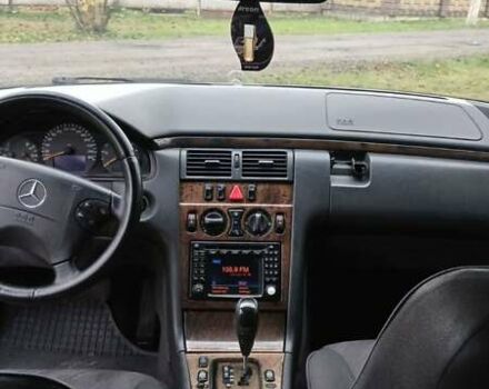 Чорний Мерседес Е-Клас, об'ємом двигуна 3.22 л та пробігом 390 тис. км за 3950 $, фото 12 на Automoto.ua