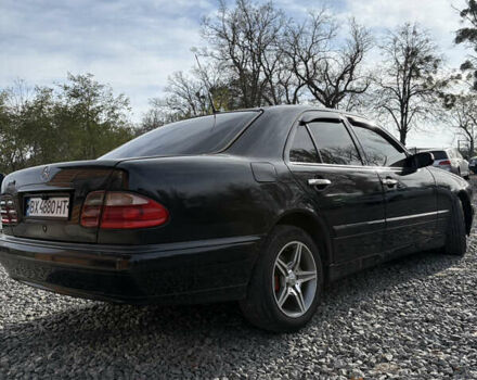 Черный Мерседес Е-Класс, объемом двигателя 2.2 л и пробегом 395 тыс. км за 4499 $, фото 4 на Automoto.ua