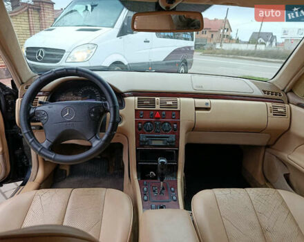 Черный Мерседес Е-Класс, объемом двигателя 2.15 л и пробегом 370 тыс. км за 3450 $, фото 2 на Automoto.ua