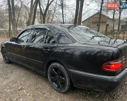 Черный Мерседес Е-Класс, объемом двигателя 2 л и пробегом 358 тыс. км за 2600 $, фото 7 на Automoto.ua