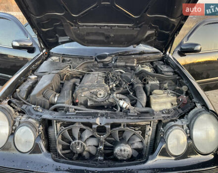 Черный Мерседес Е-Класс, объемом двигателя 2 л и пробегом 430 тыс. км за 3600 $, фото 12 на Automoto.ua