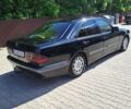 Черный Мерседес Е-Класс, объемом двигателя 2.2 л и пробегом 350 тыс. км за 3900 $, фото 6 на Automoto.ua