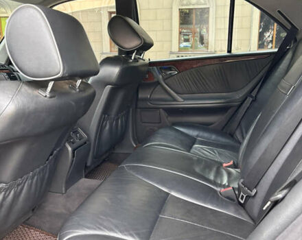 Черный Мерседес Е-Класс, объемом двигателя 3.2 л и пробегом 570 тыс. км за 4000 $, фото 8 на Automoto.ua