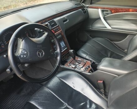 Чорний Мерседес Е-Клас, об'ємом двигуна 3.2 л та пробігом 405 тис. км за 4700 $, фото 9 на Automoto.ua