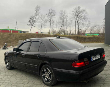 Черный Мерседес Е-Класс, объемом двигателя 2 л и пробегом 430 тыс. км за 3600 $, фото 1 на Automoto.ua