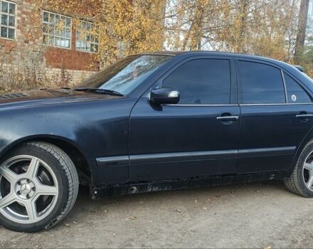 Чорний Мерседес Е-Клас, об'ємом двигуна 3.2 л та пробігом 405 тис. км за 4700 $, фото 4 на Automoto.ua