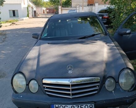 Черный Мерседес Е-Класс, объемом двигателя 2 л и пробегом 443 тыс. км за 1350 $, фото 1 на Automoto.ua