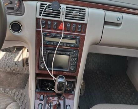 Мерседес Е-Класс 2001 в Киеве на Automoto.ua Черный Мерседес Е-Класс, объемом двигателя 2.8 л и пробегом 460 тыс. км за 5000 $, фото 21 на Automoto.ua