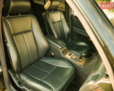 Черный Мерседес Е-Класс, объемом двигателя 3.2 л и пробегом 380 тыс. км за 7000 $, фото 36 на Automoto.ua