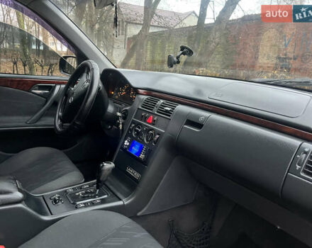 Черный Мерседес Е-Класс, объемом двигателя 2 л и пробегом 358 тыс. км за 2600 $, фото 18 на Automoto.ua