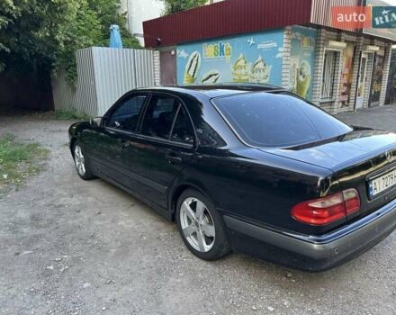 Черный Мерседес Е-Класс, объемом двигателя 2 л и пробегом 346 тыс. км за 4500 $, фото 2 на Automoto.ua