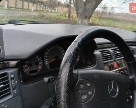 Чорний Мерседес Е-Клас, об'ємом двигуна 3.22 л та пробігом 390 тис. км за 3950 $, фото 24 на Automoto.ua