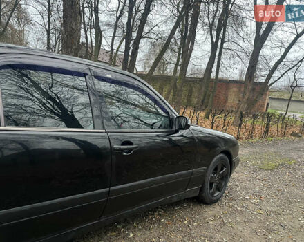 Черный Мерседес Е-Класс, объемом двигателя 2 л и пробегом 358 тыс. км за 2600 $, фото 5 на Automoto.ua