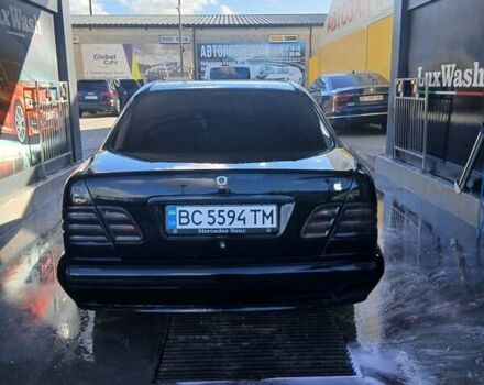 Черный Мерседес Е-Класс, объемом двигателя 2.2 л и пробегом 490 тыс. км за 3300 $, фото 2 на Automoto.ua