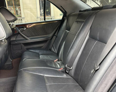 Черный Мерседес Е-Класс, объемом двигателя 3.2 л и пробегом 570 тыс. км за 4000 $, фото 9 на Automoto.ua