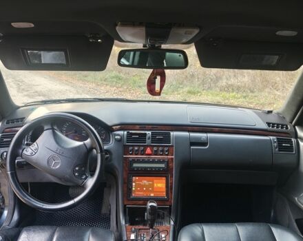 Чорний Мерседес Е-Клас, об'ємом двигуна 3.2 л та пробігом 405 тис. км за 4700 $, фото 8 на Automoto.ua