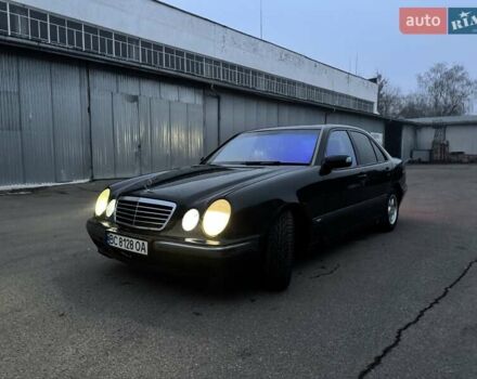 Черный Мерседес Е-Класс, объемом двигателя 2.1 л и пробегом 345 тыс. км за 3500 $, фото 1 на Automoto.ua