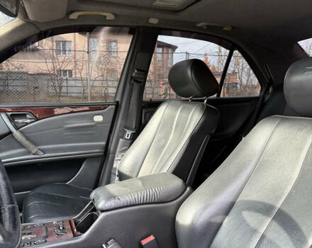 Черный Мерседес Е-Класс, объемом двигателя 2.2 л и пробегом 395 тыс. км за 4499 $, фото 19 на Automoto.ua