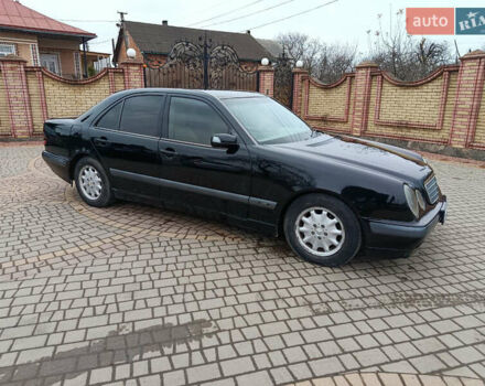 Черный Мерседес Е-Класс, объемом двигателя 2.15 л и пробегом 370 тыс. км за 3450 $, фото 3 на Automoto.ua