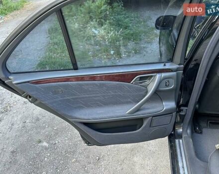 Черный Мерседес Е-Класс, объемом двигателя 2 л и пробегом 346 тыс. км за 4500 $, фото 5 на Automoto.ua