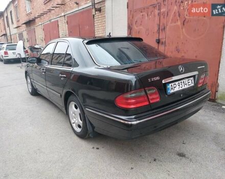 Мерседес Е-Клас 2001 у Прилуках на Automoto.ua Чорний Мерседес Е-Клас, об'ємом двигуна 2 л та пробігом 284 тис. км за 4150 $, фото 4 на Automoto.ua