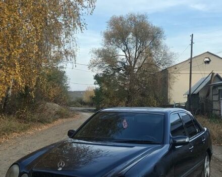 Чорний Мерседес Е-Клас, об'ємом двигуна 3.2 л та пробігом 405 тис. км за 4700 $, фото 3 на Automoto.ua