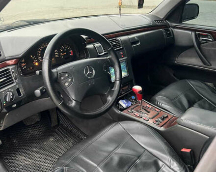 Черный Мерседес Е-Класс, объемом двигателя 2 л и пробегом 430 тыс. км за 3600 $, фото 9 на Automoto.ua