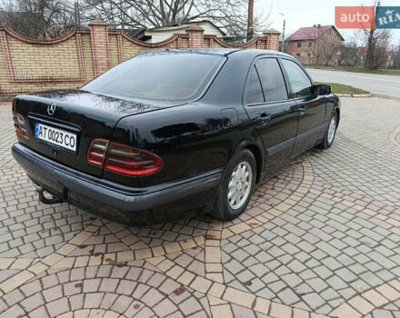 Черный Мерседес Е-Класс, объемом двигателя 2.15 л и пробегом 370 тыс. км за 3450 $, фото 5 на Automoto.ua