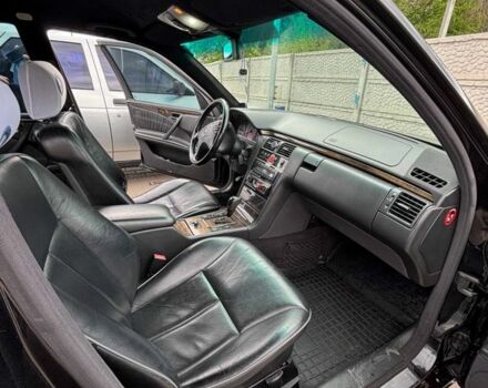Мерседес Е-Класс 2001 в Кривом Роге на Automoto.ua Черный Мерседес Е-Класс, объемом двигателя 3.2 л и пробегом 340 тыс. км за 5000 $, фото 5 на Automoto.ua