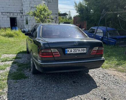 Чорний Мерседес Е-Клас, об'ємом двигуна 3.22 л та пробігом 385 тис. км за 4800 $, фото 4 на Automoto.ua