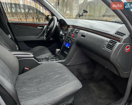 Черный Мерседес Е-Класс, объемом двигателя 2 л и пробегом 358 тыс. км за 2600 $, фото 16 на Automoto.ua