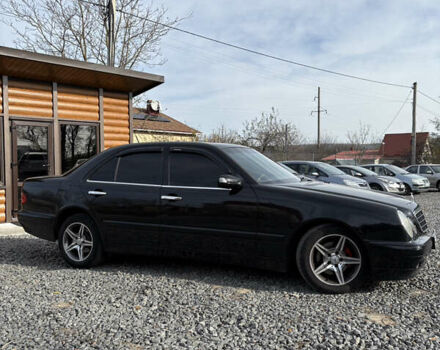 Черный Мерседес Е-Класс, объемом двигателя 2.2 л и пробегом 395 тыс. км за 4499 $, фото 3 на Automoto.ua