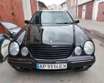 Мерседес Е-Клас 2001 у Прилуках на Automoto.ua Чорний Мерседес Е-Клас, об'ємом двигуна 2 л та пробігом 284 тис. км за 4300 $, фото 1 на Automoto.ua
