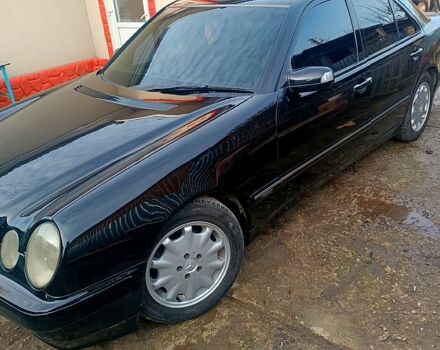 Черный Мерседес Е-Класс, объемом двигателя 2.6 л и пробегом 385 тыс. км за 3950 $, фото 3 на Automoto.ua