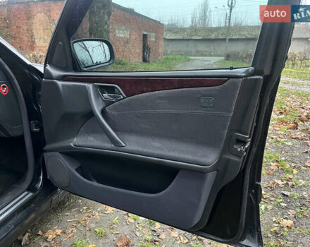 Черный Мерседес Е-Класс, объемом двигателя 2 л и пробегом 358 тыс. км за 2600 $, фото 17 на Automoto.ua