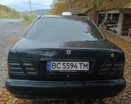 Черный Мерседес Е-Класс, объемом двигателя 2.2 л и пробегом 490 тыс. км за 3300 $, фото 6 на Automoto.ua