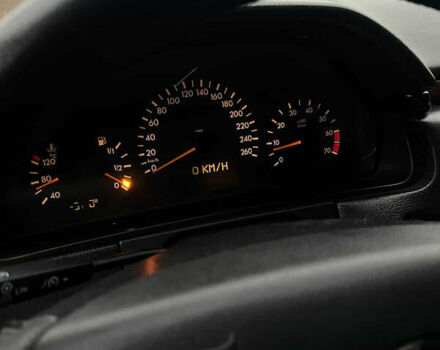 Черный Мерседес Е-Класс, объемом двигателя 2 л и пробегом 430 тыс. км за 3600 $, фото 6 на Automoto.ua