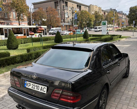 Черный Мерседес Е-Класс, объемом двигателя 3.2 л и пробегом 570 тыс. км за 4000 $, фото 6 на Automoto.ua