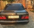 Чорний Мерседес Е-Клас, об'ємом двигуна 2 л та пробігом 324 тис. км за 1600 $, фото 1 на Automoto.ua