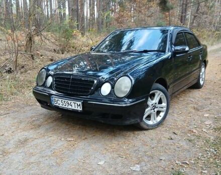 Черный Мерседес Е-Класс, объемом двигателя 2.2 л и пробегом 490 тыс. км за 3300 $, фото 1 на Automoto.ua