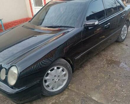 Черный Мерседес Е-Класс, объемом двигателя 2.6 л и пробегом 385 тыс. км за 3950 $, фото 3 на Automoto.ua