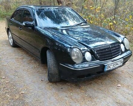 Черный Мерседес Е-Класс, объемом двигателя 2.2 л и пробегом 490 тыс. км за 3300 $, фото 9 на Automoto.ua
