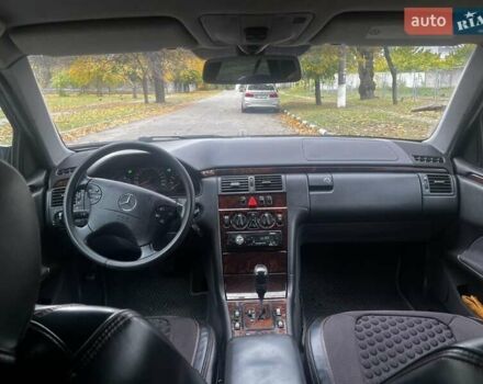Чорний Мерседес Е-Клас, об'ємом двигуна 2.6 л та пробігом 527 тис. км за 3500 $, фото 4 на Automoto.ua